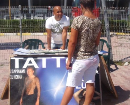 Ţeapă: În Mamaia, tatuajele 